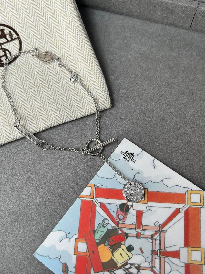H**me5 necklaces